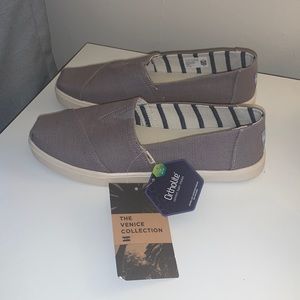 TOMS GRAY CANVAS SHOES! Never worn. NWT Size 9 Womens